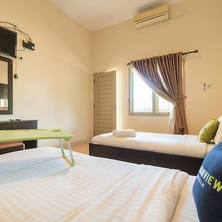 Urbanview Hotel Nugraha Palembang By Reddoorz Экстерьер фото