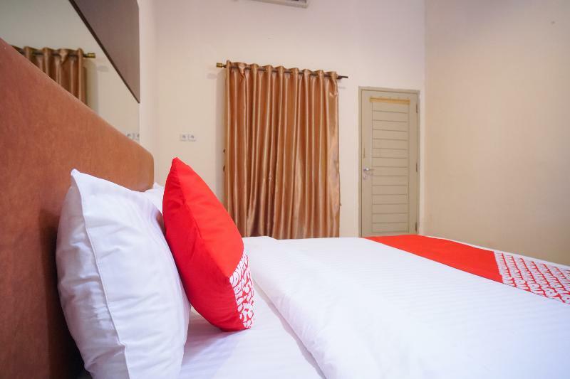 Urbanview Hotel Nugraha Palembang By Reddoorz Экстерьер фото